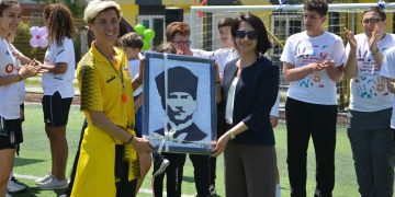 Engelliler Survivor Yarışmasında BJK Kadın Futbol Takımı ile buluştu