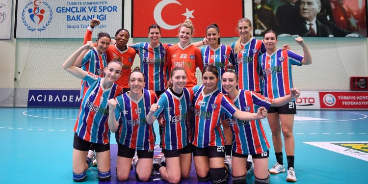 Mavi Kelebekler son deplasmanda galip