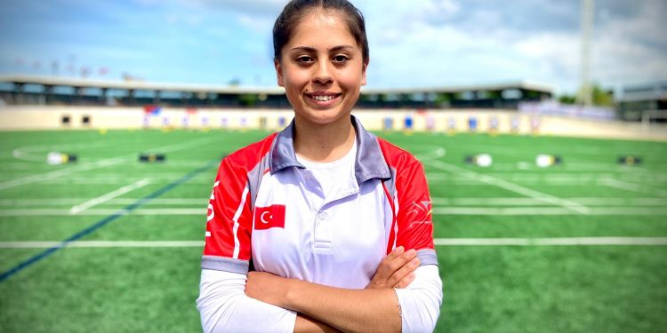 Muğlalı Hazal Burun okçuluk yarışmasında dünya şampiyonu oldu