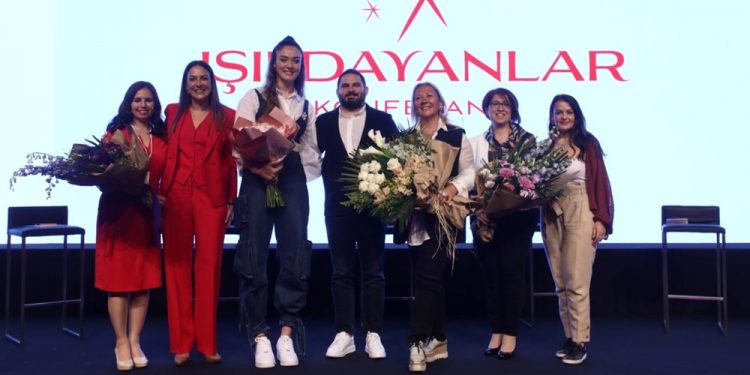 Üreten ve Işıldayan kadınlar daha iyi bir gelecek için umut verdi