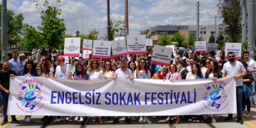 Eskişehir’de ‘Engelsiz Sokak Engelsiz Dünya’