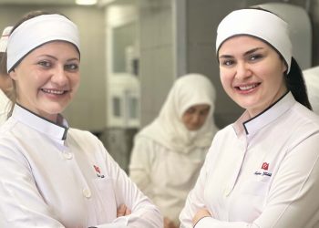 Karaköy Güllüoğlu ve Enstitü İstanbul İSMEK Kadın Baklava Ustaları Yetiştiriyor