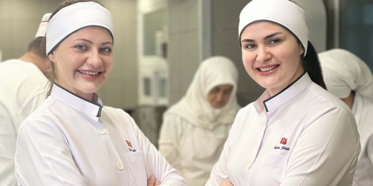 Karaköy Güllüoğlu ve Enstitü İstanbul İSMEK Kadın Baklava Ustaları Yetiştiriyor