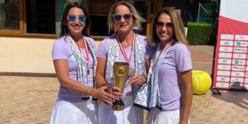 Mezitlili kadın tenisçiler şampiyonluğa abone oldu