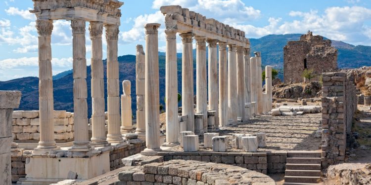 İzmir Dünya Turizm Kentleri Federasyonu’na kabul edildi