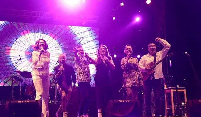 Ünlü sanatçılardan 90’lar konserine davet