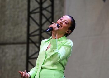 Melike Şahin “Cuma İş Çıkışı”nda sevilen şarkılarını seslendirdi