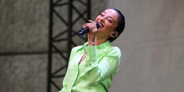 Melike Şahin “Cuma İş Çıkışı”nda sevilen şarkılarını seslendirdi