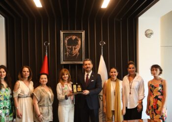 Kadın sanatçılar, sanatı iş dünyası ile buluşturdu