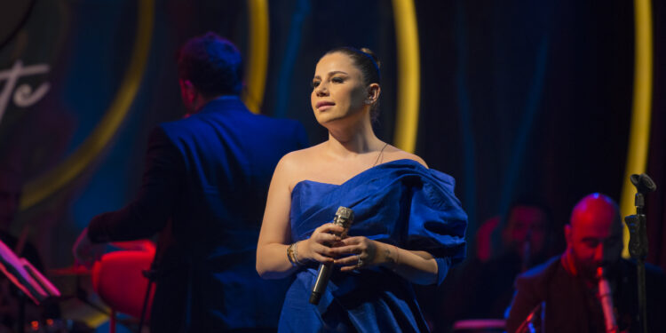 Merve Özbey en sevilen arabesk şarkılarla Jolly Joker Private’daydı