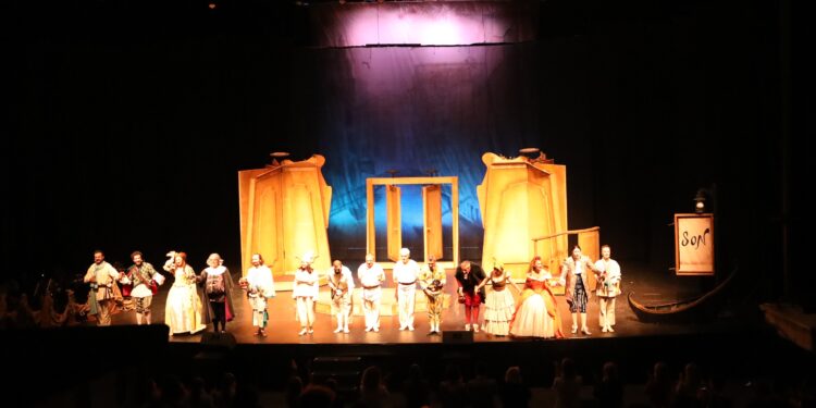 Harbiye açık hava yaz oyunları seyircinin yoğun ilgisiyle başladı