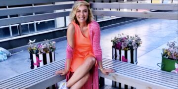 Hande Ertekin : Kimsiniz siz?