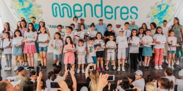 Menderes ailesi çocuklarıyla unutulmaz bir gün geçirdi