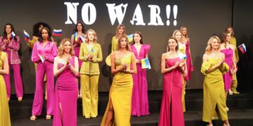 Laleli’de muhteşem defile ve dünyaya barış mesajı