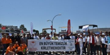 Daha temiz bir deniz için 7 ton atık toplandı