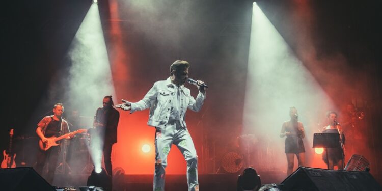 Kuşadası ve Marmaris Bayramı Kenan Doğulu ile karşıladı