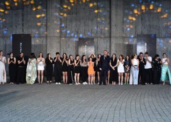 Bilgili öğrencilerin tasarımları podyumda görücüye çıktı