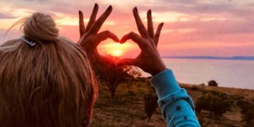 Hande Ertekin : Seni seveni sev…