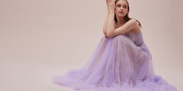 Oleg Cassini’den yaz davetlerine romantik dokunuş