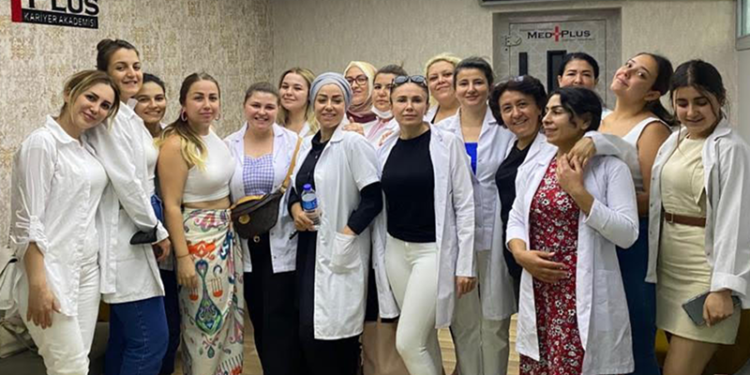 Güzellik Uzmanlığına İlgi Artıyor