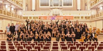 Güler Sabancı: TUGFO’nun avrupa’nın en önemli sahnelerinde ayakta alkışlanması gurur verici