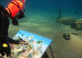 Dünya’nın İlk Su Altı Ressamının Kişisel Sergisi Bodrum’da açıldı