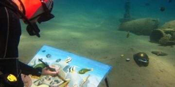 Dünya’nın İlk Su Altı Ressamının Kişisel Sergisi Bodrum’da açıldı