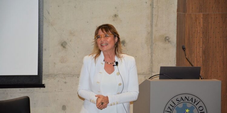 Ayşegül İldeniz: Bu dönüşüme ayak uydurmak zorundayız