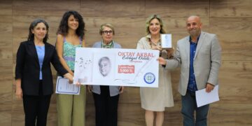 Oktay Akbal Edebiyat Ödülünü Zeynep Göğüş aldı