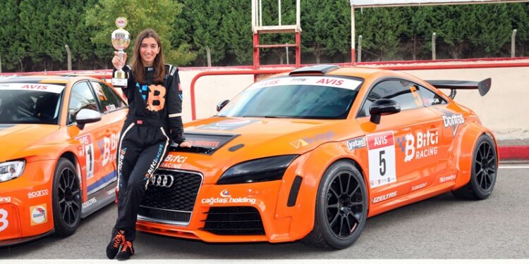 Türkiye Pist Şampiyonası’nda 30 yıl sonra podyumda ilk kadın pilot!…