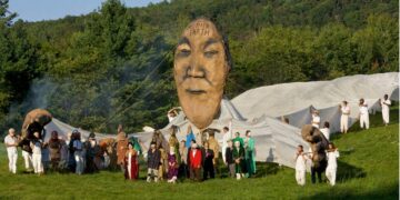 Dev kuklalar istanbul sokaklarında