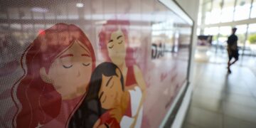 Mersinde kentin girişinde kadınlara yardım eli