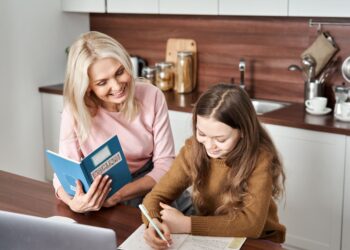 Uzaktan çalışan anne ve babalar çocuklarını nasıl idare ediyor?