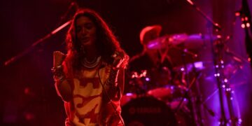 Lil Zey ilk solo konserini “Evim” dediği İzmir Fuarı’nda verdi