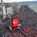 İzmirliler tarihi 100. yıl kutlamaları için Gündoğdu Meydanı’na akın etti