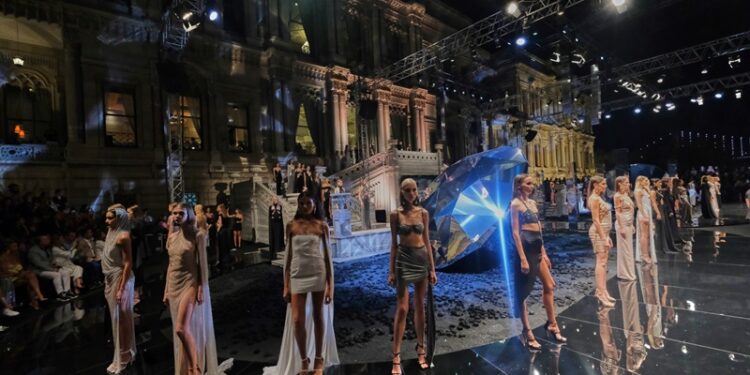 Büyüleyen defile…