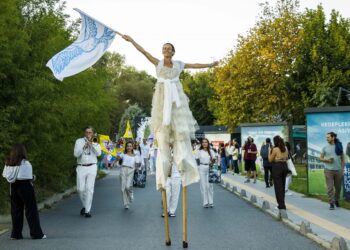 İstanbul Bilgi Üniversitesi 17. İstanbul Bienali kapsamında İstanbul’a gelen Bread and Puppet Theater’ın dev kuklalarına ev sahipliği yaptı