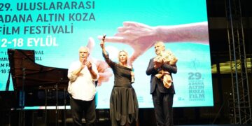 Altın Koza Film Festivali’nin ,‘‘Onur Ödülleri’’ Hale Soygazi ve Müjdat Gezen’e verildi