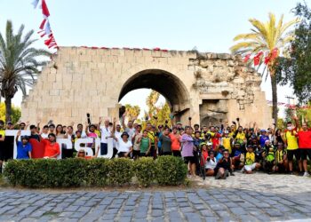 Bisikletçiler, Tarihi Kleopatra kapısı önünde pedal bastı