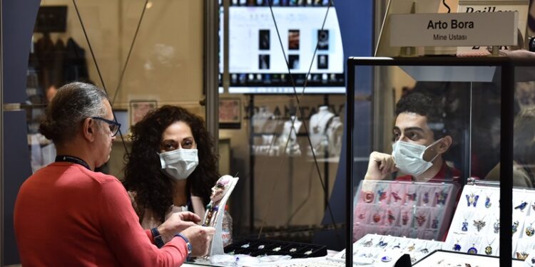 Genç tasarımcılar dünyaya açılıyor