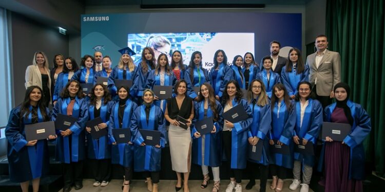 Samsung Türkiye’nin Kadın Teknisyen Eğitim Programı’ndaki ilk mezunlar sertifikalarını aldı!
