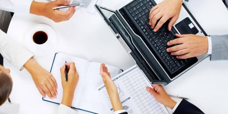 Akademisyen-Yazar Ecehan Ersöz : Parayı veren tezi yazdırıyor