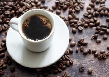 Düzenli kahve tüketenler daha uzun yaşıyor