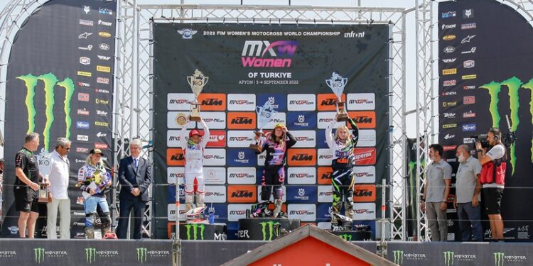 Dünya Kadınlar Motokros Şampiyon Nancy Van De Ven oldu