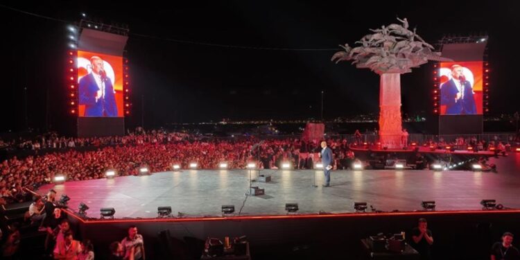 İzmir’in kurtuluşunun yüzüncü yılında tarihi gece