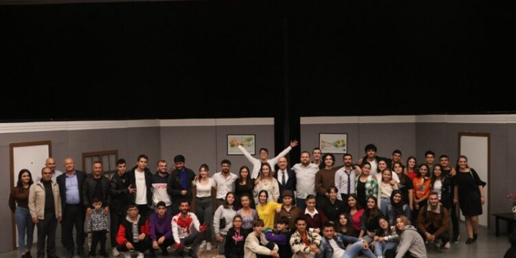 Sarayköy Belediyesi Tiyatro Kulübü sezona ödülle başladı