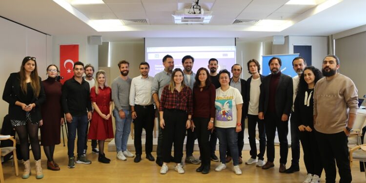 ‘Kamera Elinde Geleceğin Cebinde’