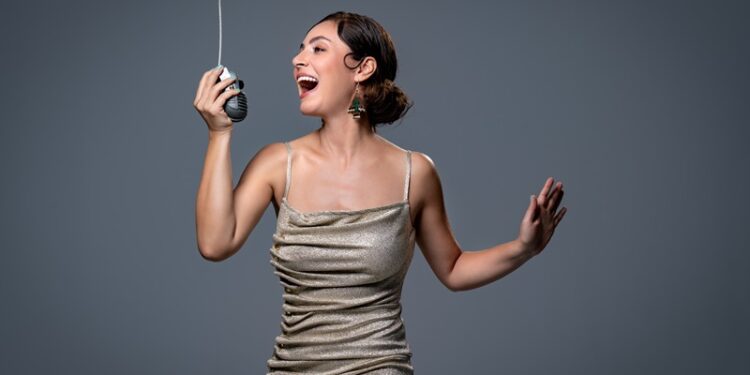 Duygu Tarhan “Dostum Dostum”u yeniden yorumladı