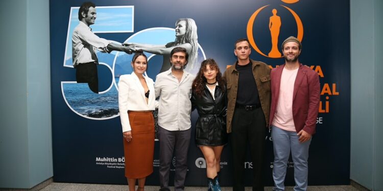 Emin Alper’in yeni uzun metrajlı filmi ‘Kurak Gün’ Türkiye Prömiyerini Antalya’da gerçekleştirdi