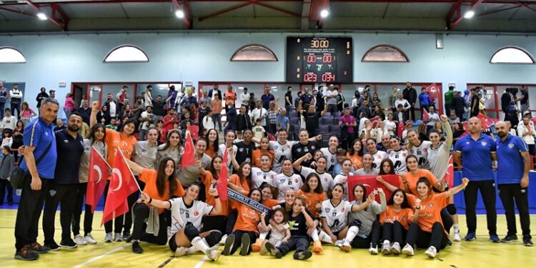 Mavi Kelebekler Avrupa’da bir başka